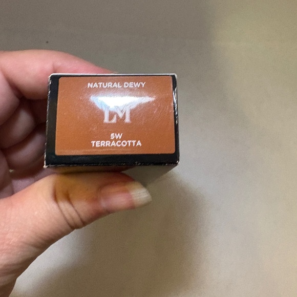 Laura Mercier Tinted Moisturizer Natural Dewy SPF30 5W Terra Cotta 1.5 oz; 08/26 - Picture 2 of 5